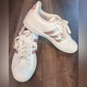 Adidas Grand Court tennis shoes